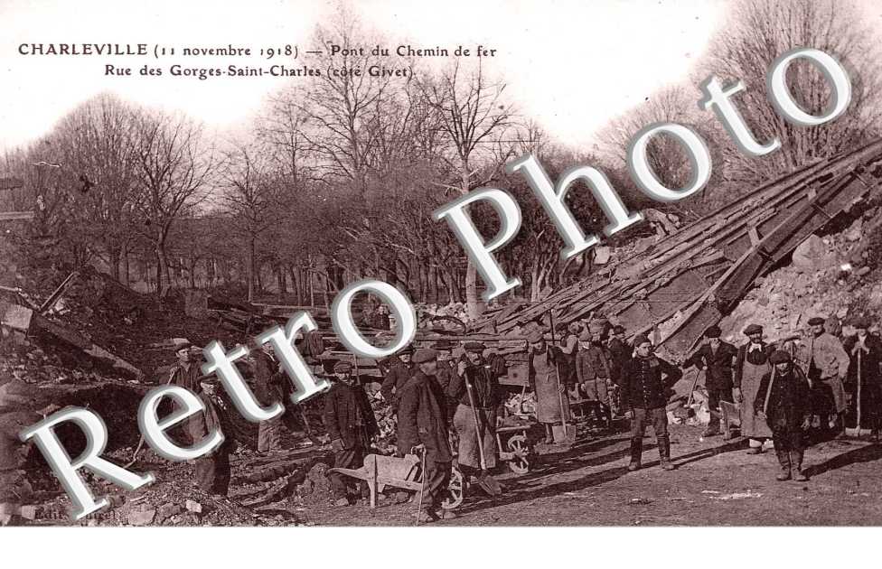 Rue des Gorges saint Charles  11 novembre 1918 pont du chemin de fer