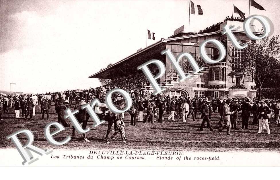 la tribune du champ de courses