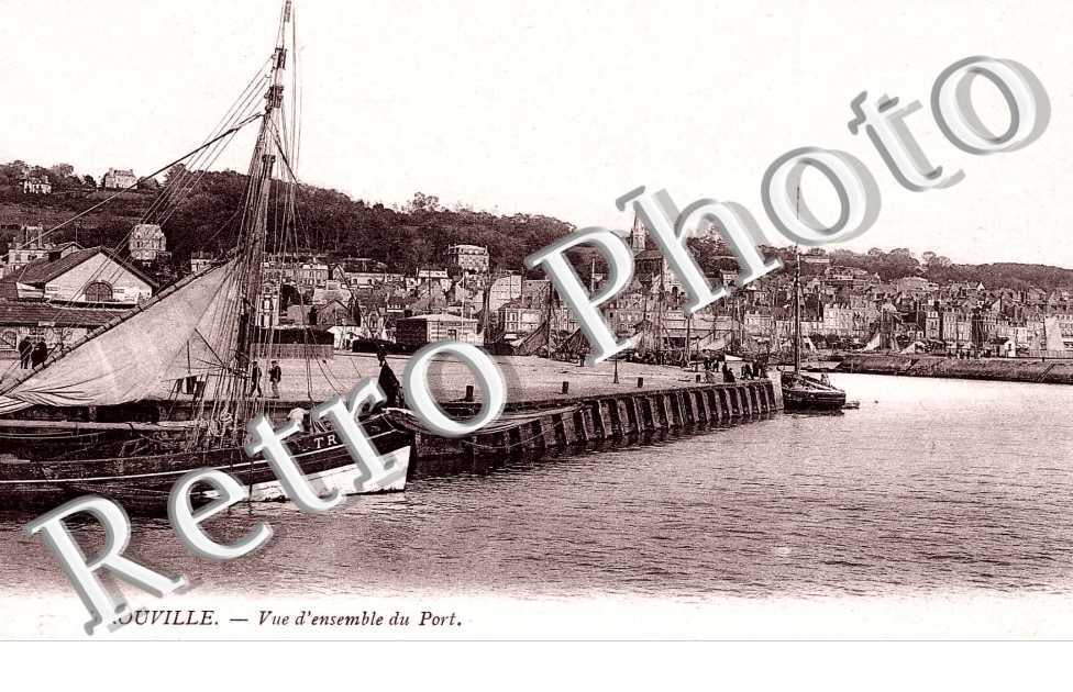 Vue d'ensemble du port
