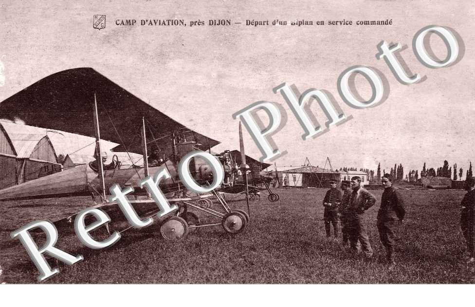 camp d'aviation - depart d'un Biplan en service commande