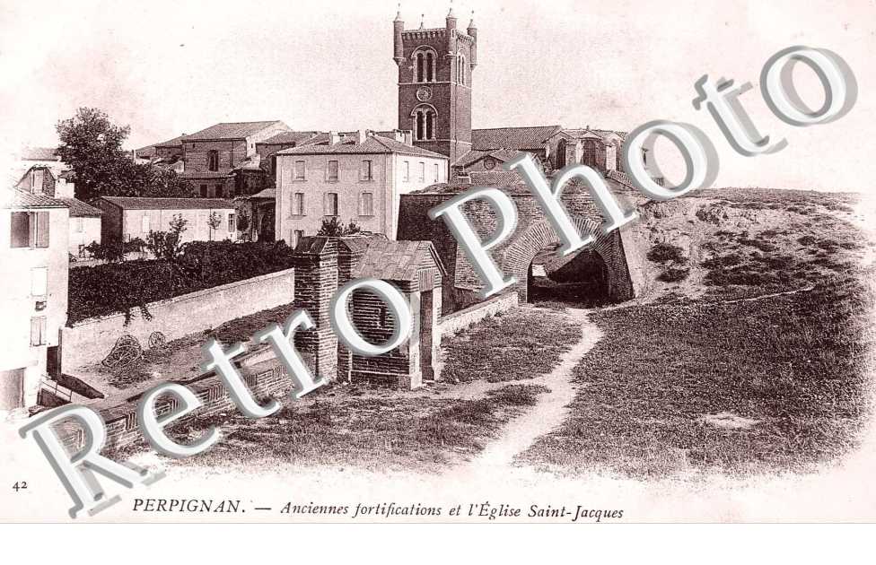 ANCIENNES FORTIFICATIONS ET L'EGLISE ST JACQUES