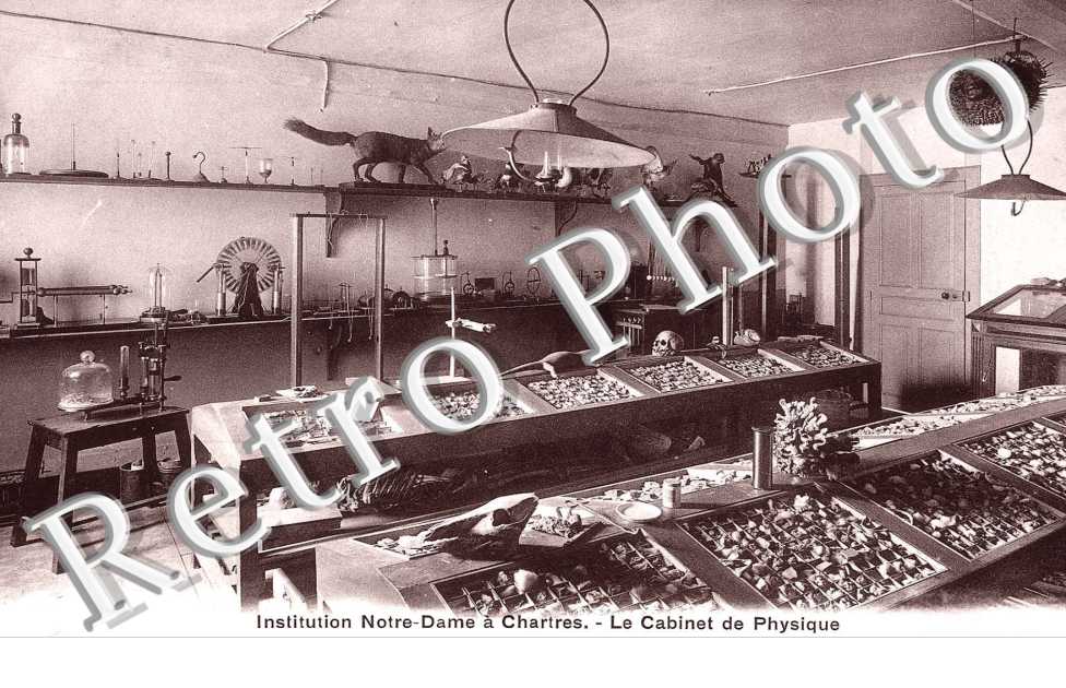INSTITUTION NOTRE-DAME a CHARTRES LE CABINET DE PHYSIQUE
