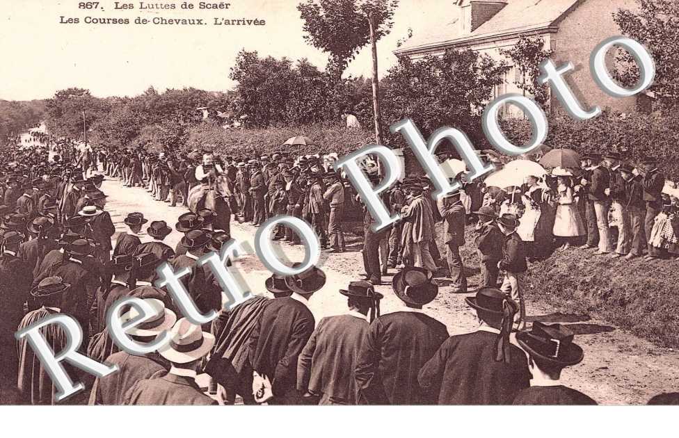 LES LUTTES DE SCAER  LES COURSES DE CHEVAUX l'arrivee