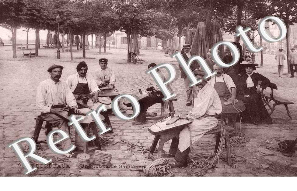 GROUPE DE SANDALIERS