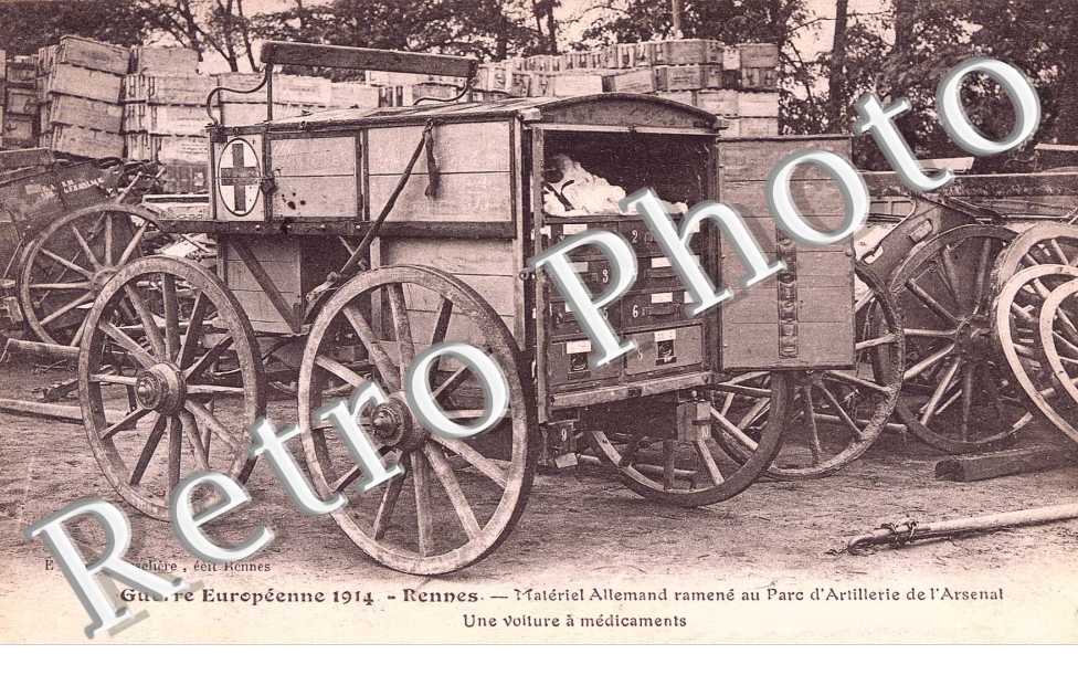 guerre europeenne 1914, materiel allemand ramene au parc d'artillerie de l'arsenal, une voiture a medicaments