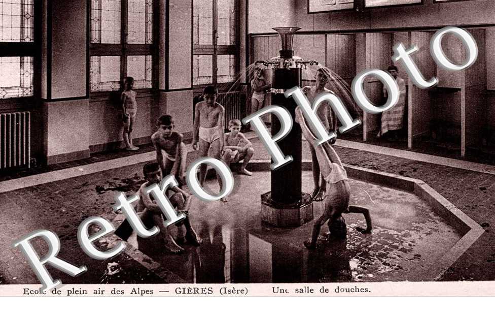 ecole de plein air des Alpes, une salle de douches