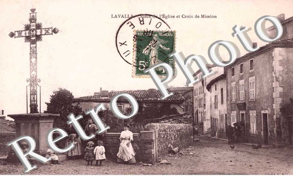place de l'eglise et croix de mission