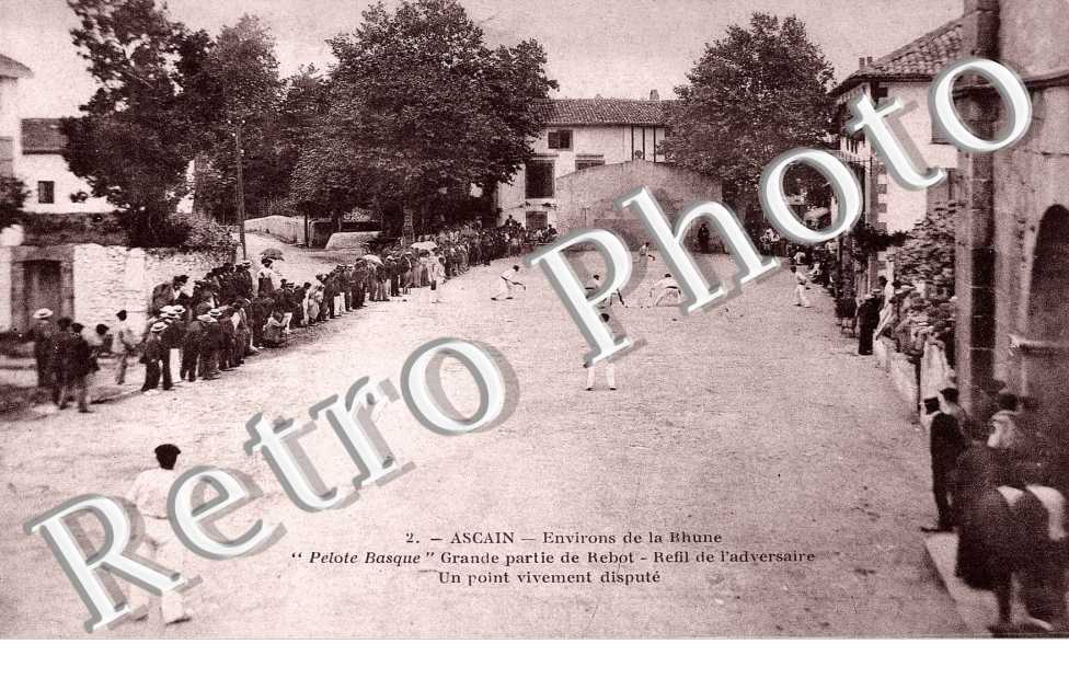 Partie de pelote basque Grande partie de Rebot. Refil de l'adversaire.