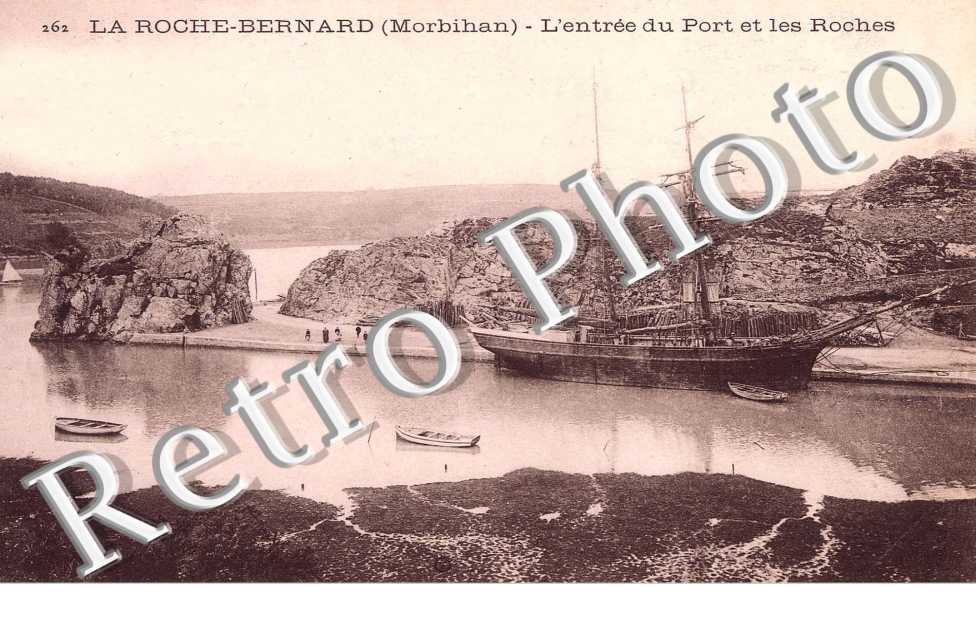 L'entree du port et les roches