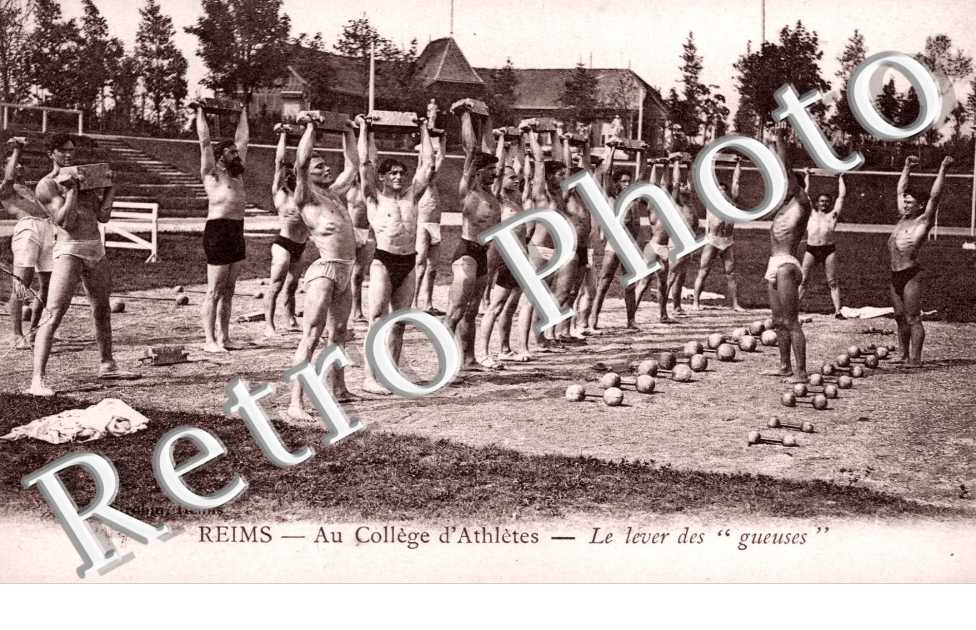 au college d' athletes, le lever des "gueuses"