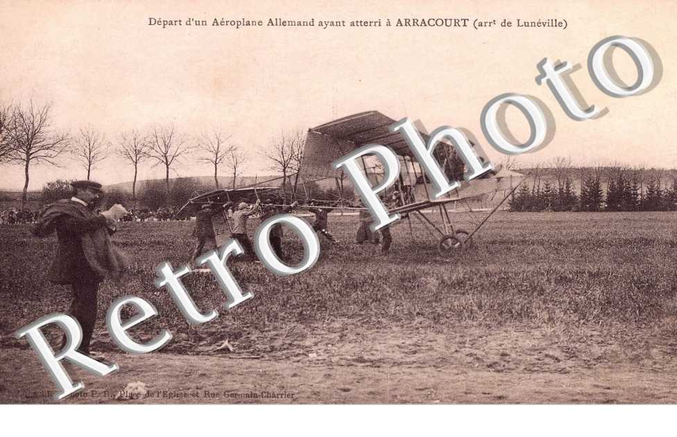 depart d'un aeroplane allemand ayant atterri à Harracourt