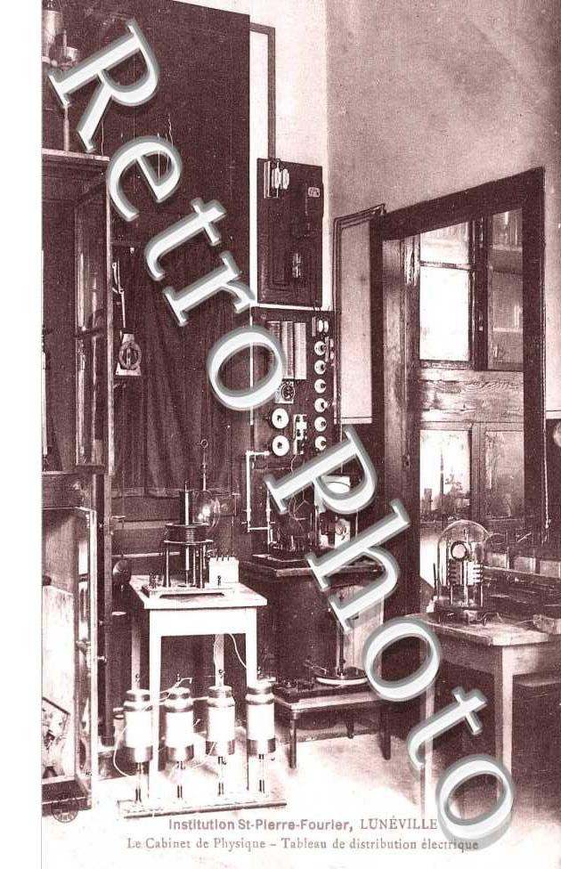 Institution Saint-Pierre Fourier - le cabinet de physique - tableau de distribution electrique