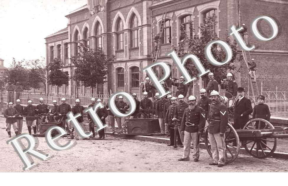 POMPIERS EN MANOEUVRE
