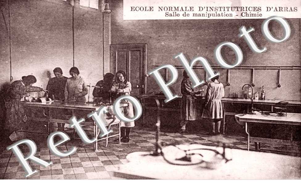 Ecole Normale d'Institutrices - salle de manipulation - Chimie