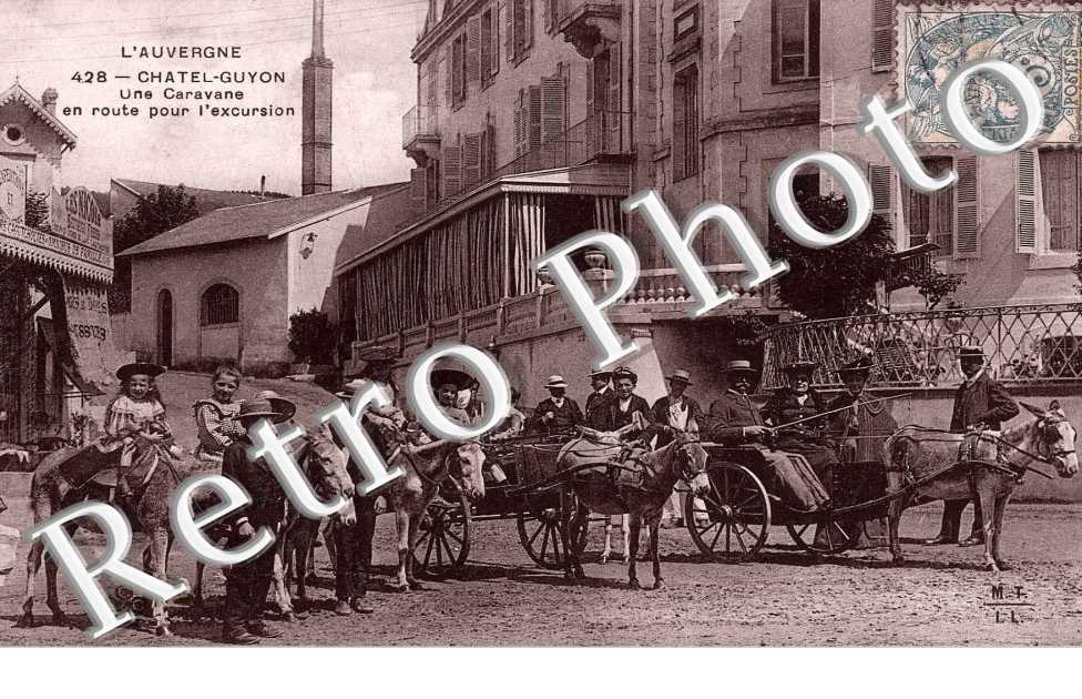 Une caravane en route pour l'excursion