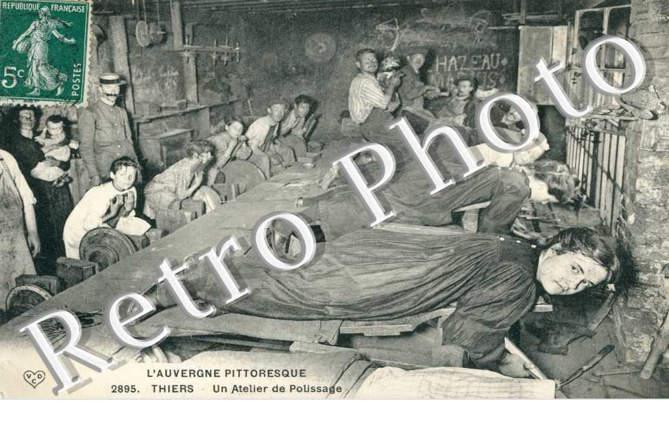 Intérieur d'usine de coutellerie - Atelier de polissage