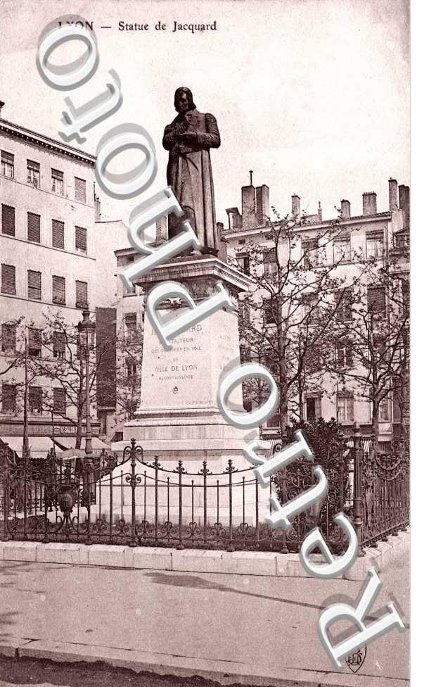 STATUE DE JACQUARD