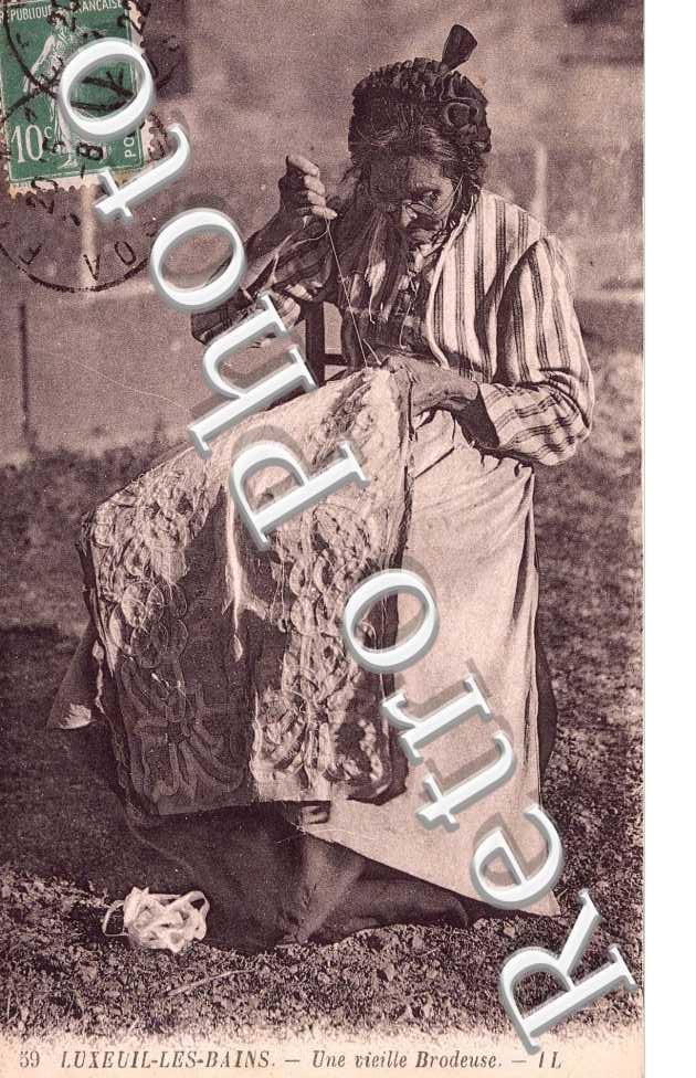 Une vieille brodeuse
