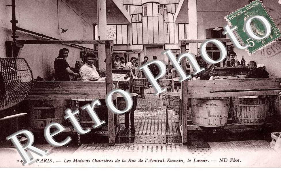 les maisons ouvrieres de la rue de l'Amiral-Roussin, le lavoir