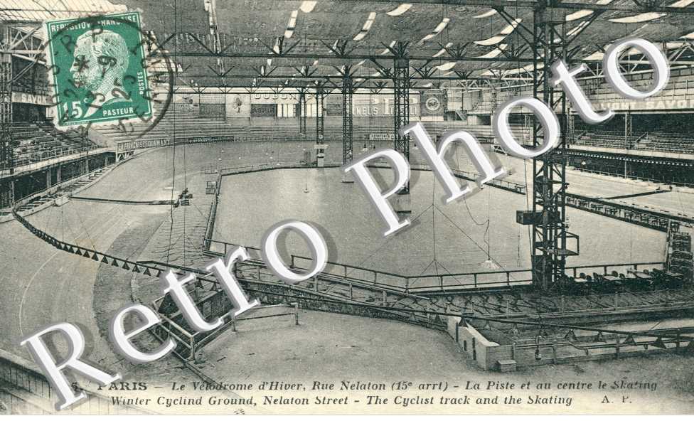 Le vélodrome d'hiver, rue Nelaton - La piste et au centre le Skating