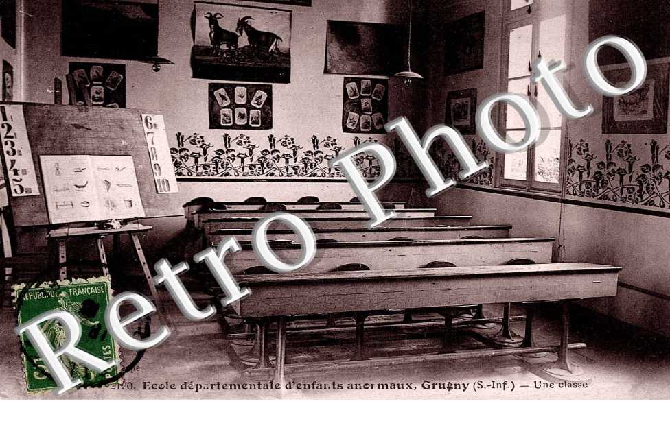 Etablissement departemental d'enfants anormaux - une classe