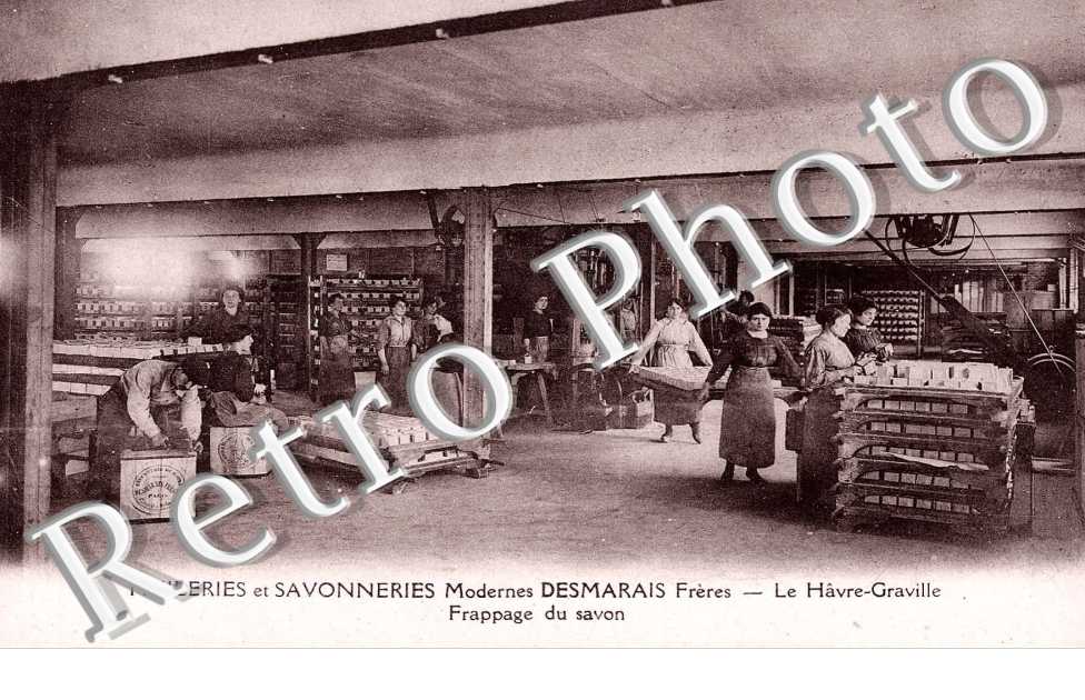 Huileries et savonneries Desmarais - frappage de Savon