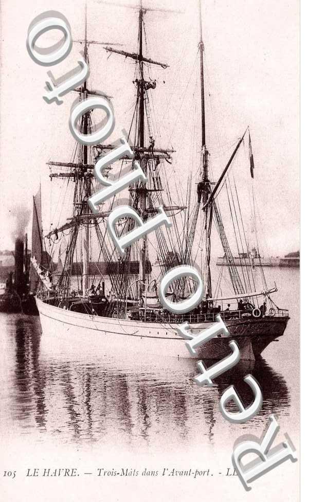 Trois-mats dans l'avant-port (bateau)