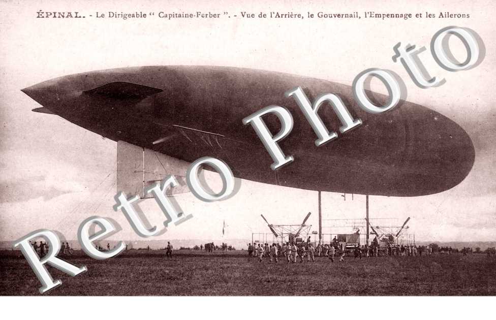 le Dirigeable " Capitaine Ferber "  Vue de l'arriere, le gouvernail