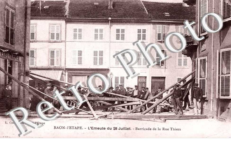 la rue Thiers L'emeute du 28 juillet - Barricade