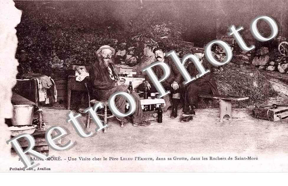 une visite chez le pere Leleu, dans sa grotte, dans les rochers de Saint More