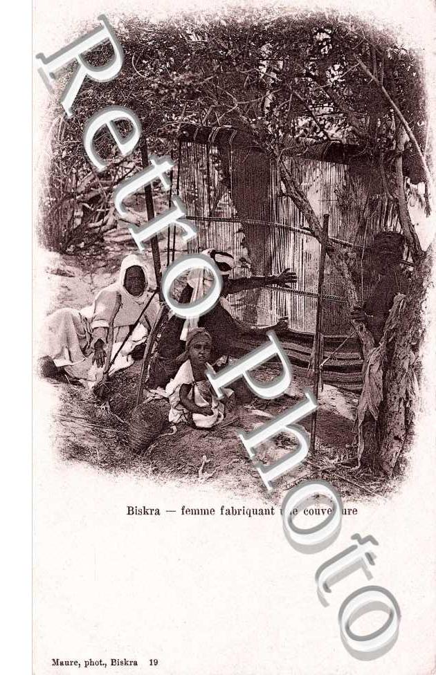 Felmme fabriquant une couverture