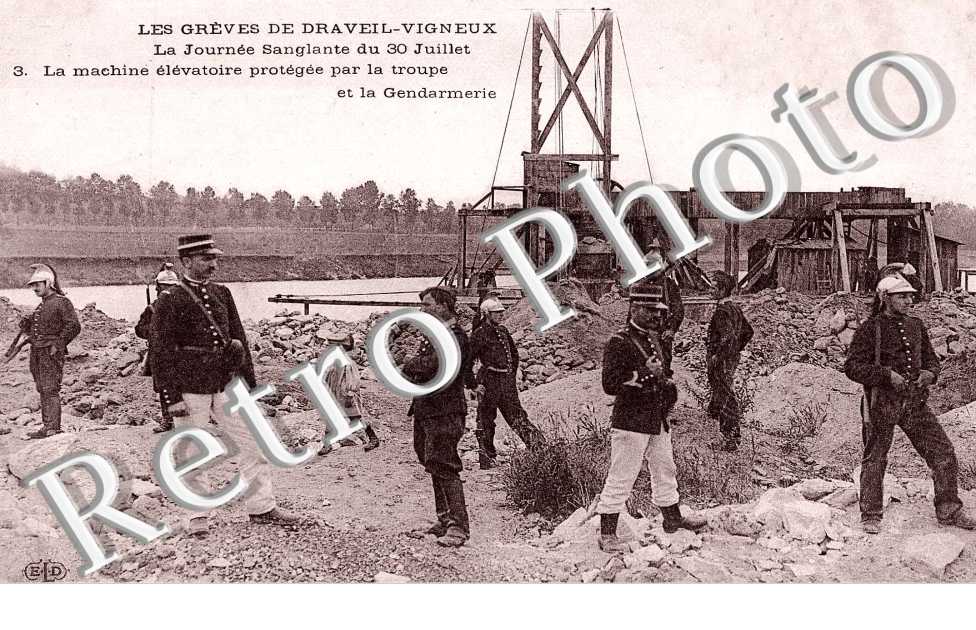 Les Greves de Draveil Vigneux, la Machine elevatoire protegee par la troupe et la Gendarmerie