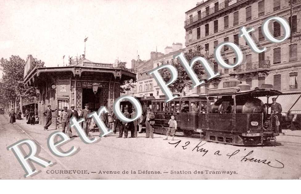 Avenue de la defense - Station des Tramways