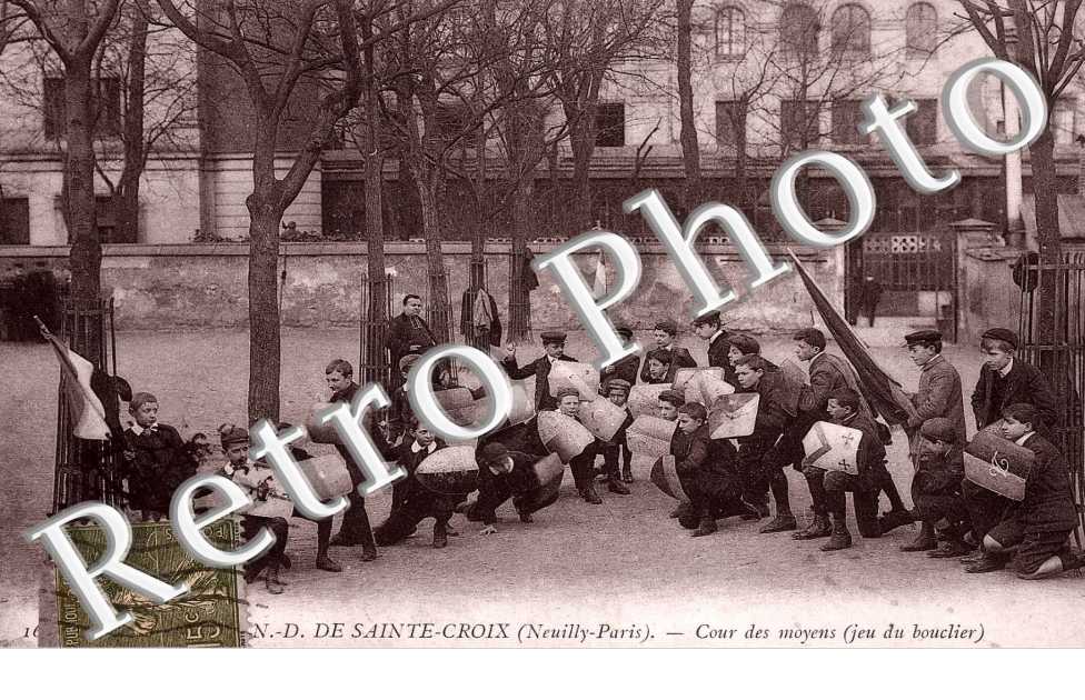 Ecole - Cour des moyens (jeu du bouclier)
