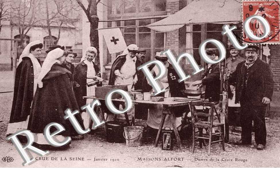 Crue de la Seine - Dames de la Croix Rouge - Janvier 1910