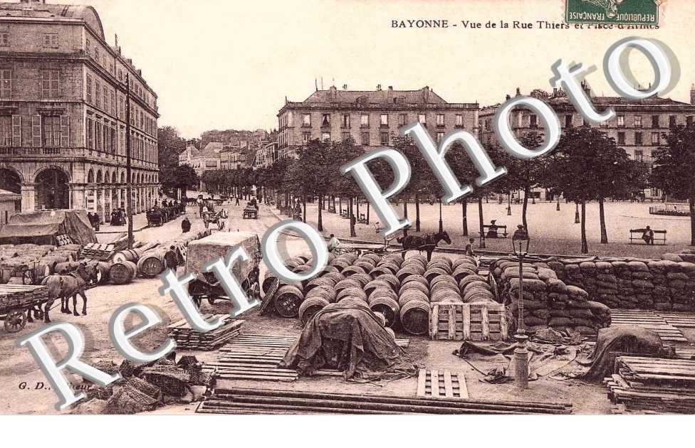 VUE DE LA RUE THIERS et place d'Armes