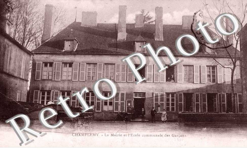 la mairie et l'ecole communale des garcons