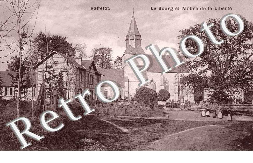 Le Bourg et Arbre de la Liberte