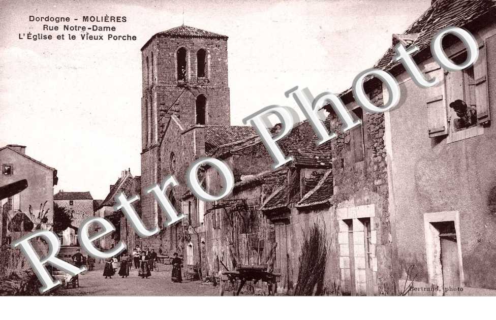 Rue Notre Dame - l'eglise et le vieux porche