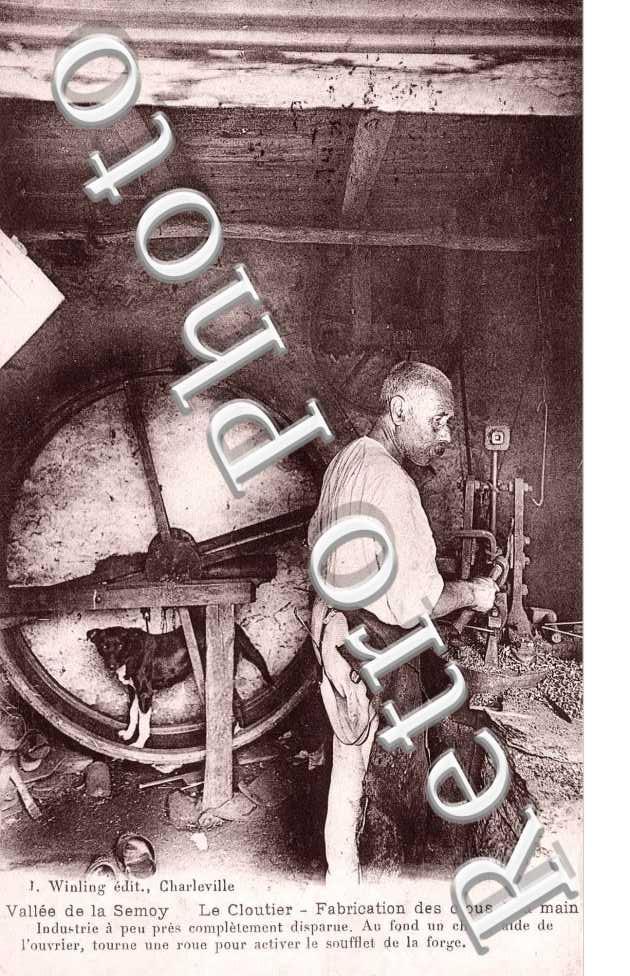 Fabrication des clous a la main - le cloutier