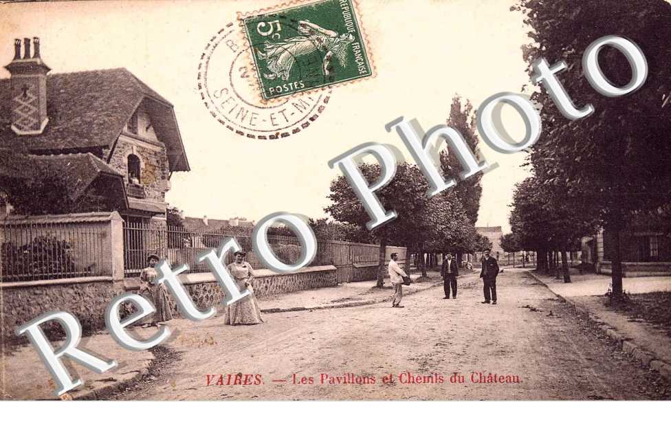 Les pavillons et chenils du chateau