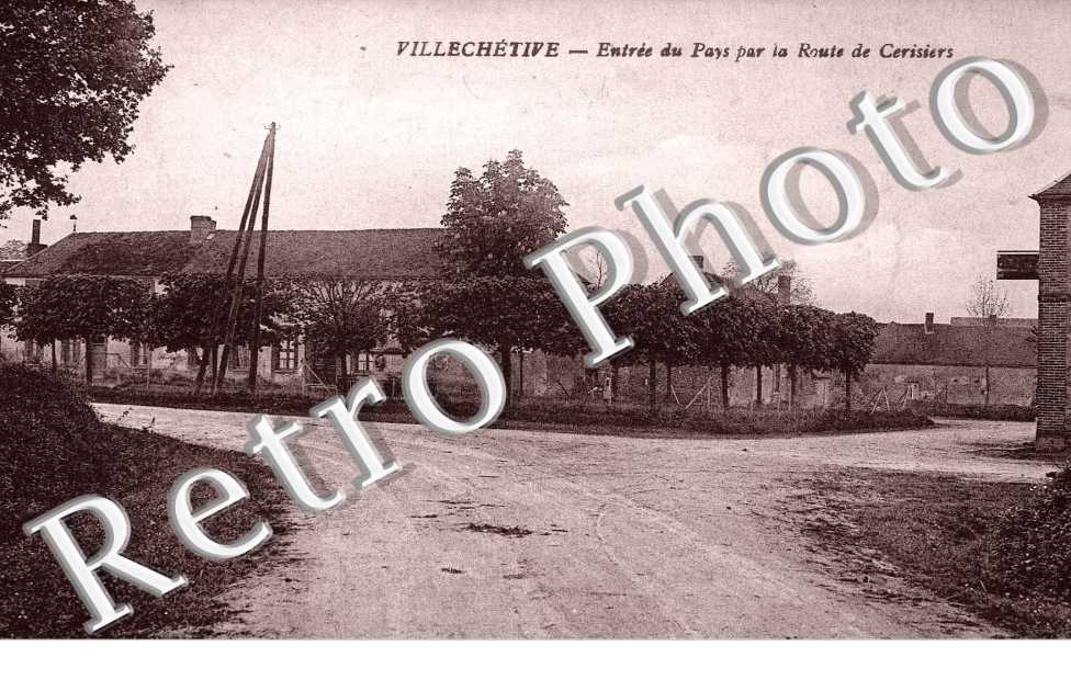 Entree du pays par la route de Cerisiers
