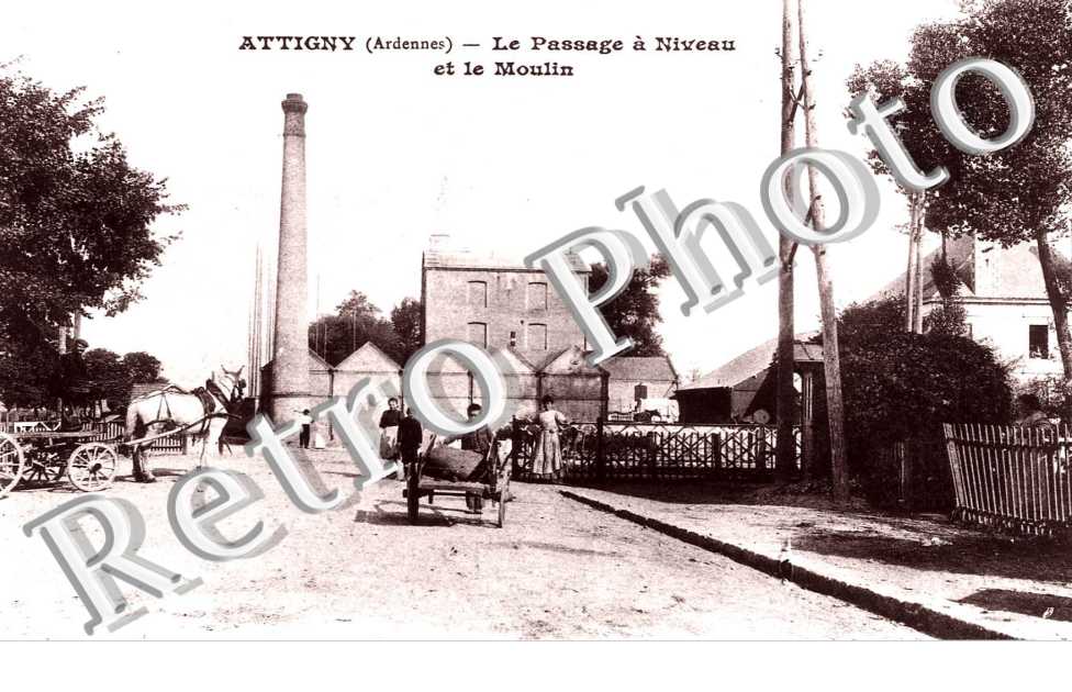 LE PASSAGE A NIVEAU ET LE MOULIN