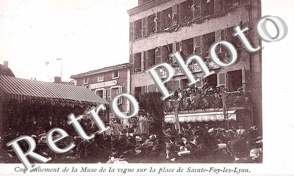 COURONNEMENT DE LA MUSE DE LA VIGNE SUR LA PLACE