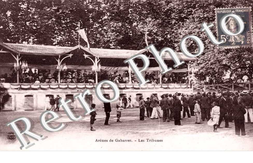 LES TRIBUNES
