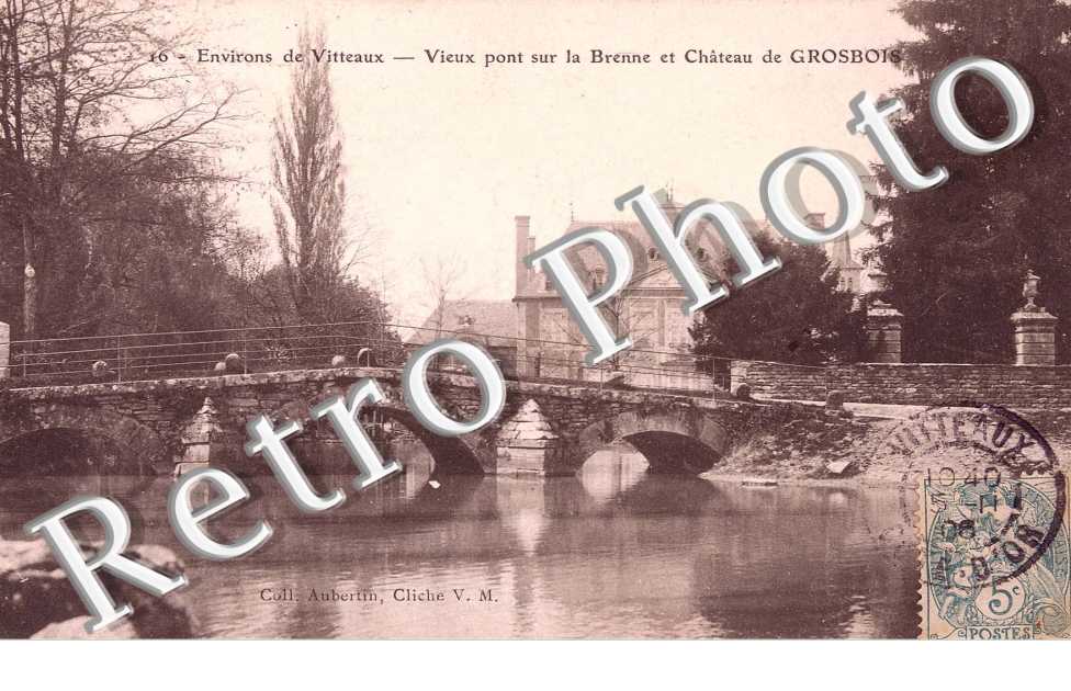 Vieux pont sur la Brenne et chateau