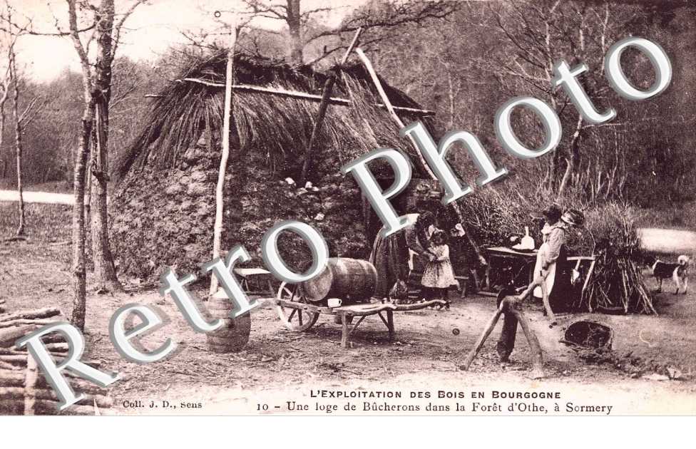 UNE LOGE DE BUCHERONS dans la foret d'Othe a Sormery