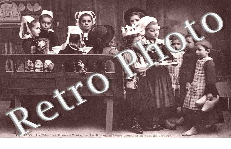 La fete des rois, le roi et la reine donnant la part du pauvre