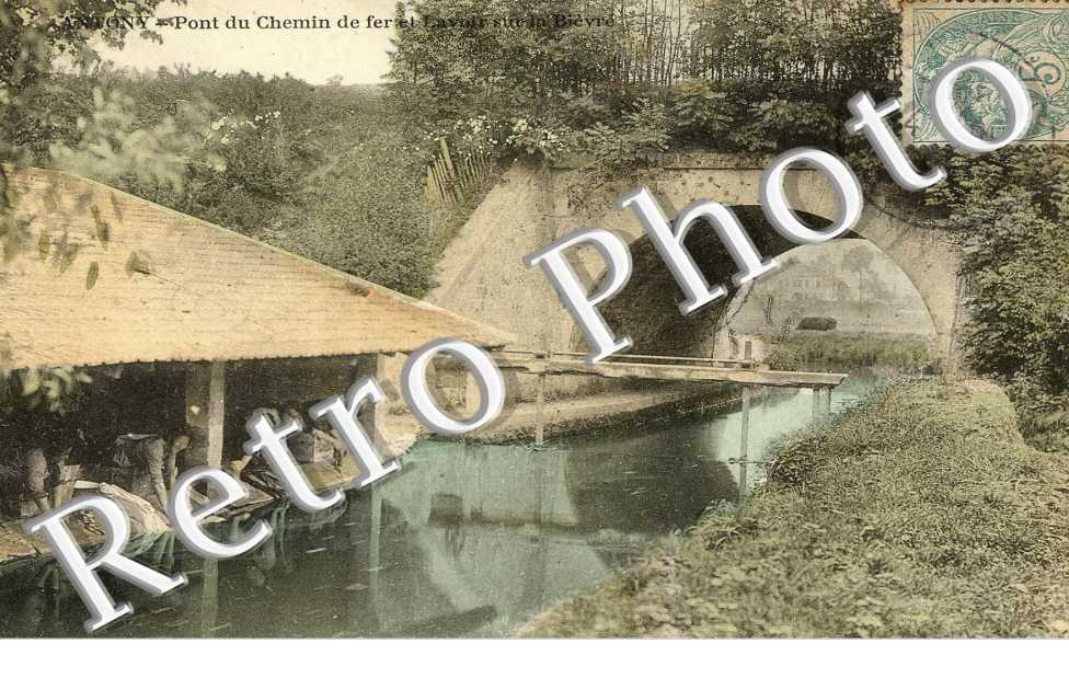 Pont du chemin de fer et lavoir sur la Bievre