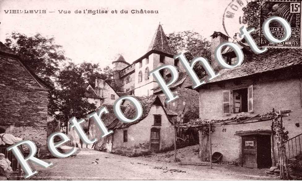 Vue de l'eglise et du chateau